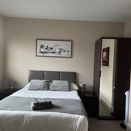 Guineas House Villa Нюмаркет Екстериор снимка