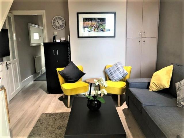 Guineas House Villa Нюмаркет Екстериор снимка