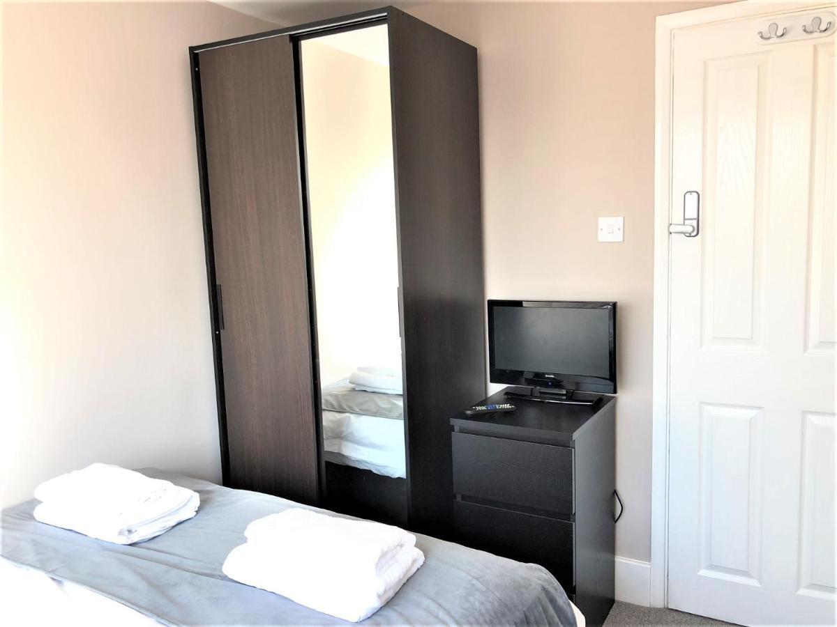 Guineas House Villa Нюмаркет Екстериор снимка