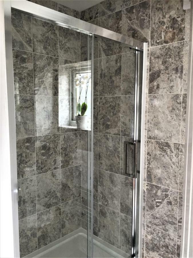 Guineas House Villa Нюмаркет Екстериор снимка