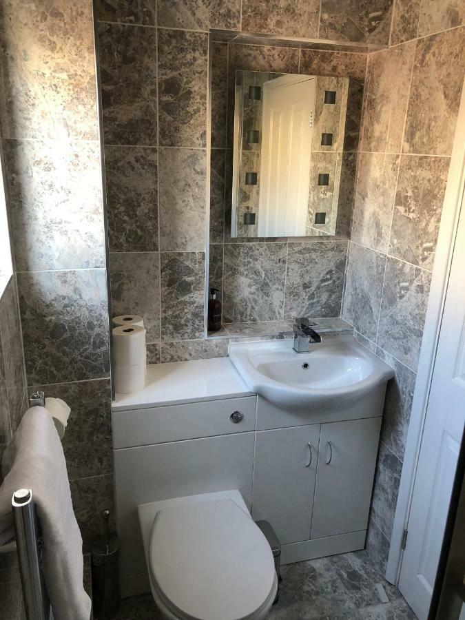 Guineas House Villa Нюмаркет Екстериор снимка